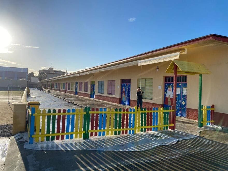 instalación de toldo en colegio