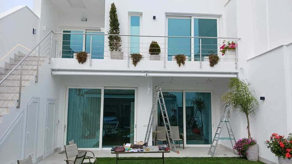 instalación de toldo en chalet