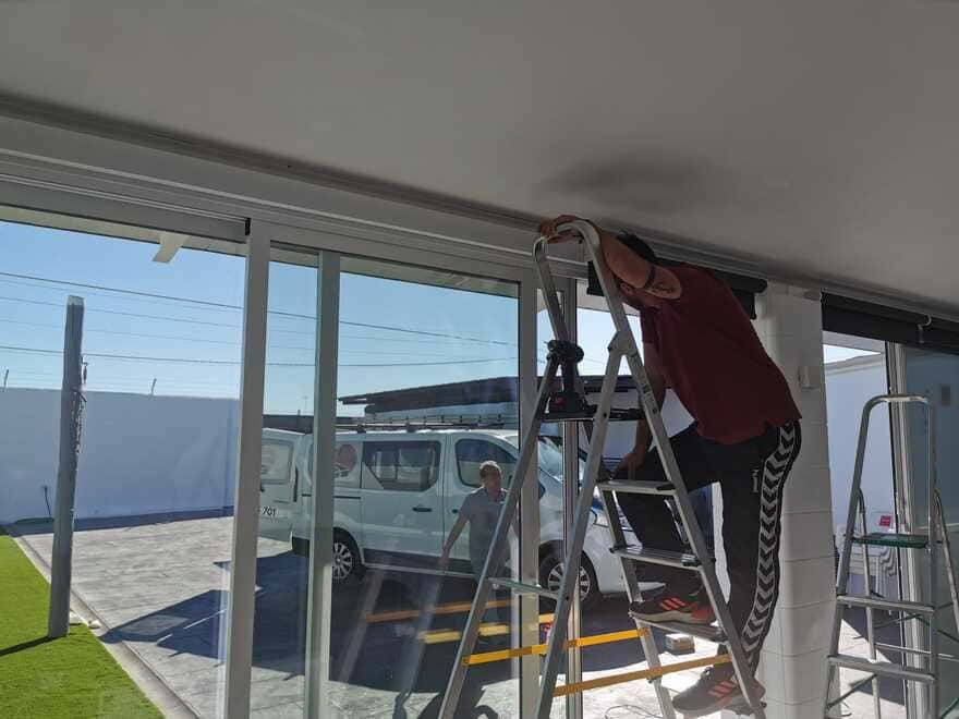 instalación de toldo en casa